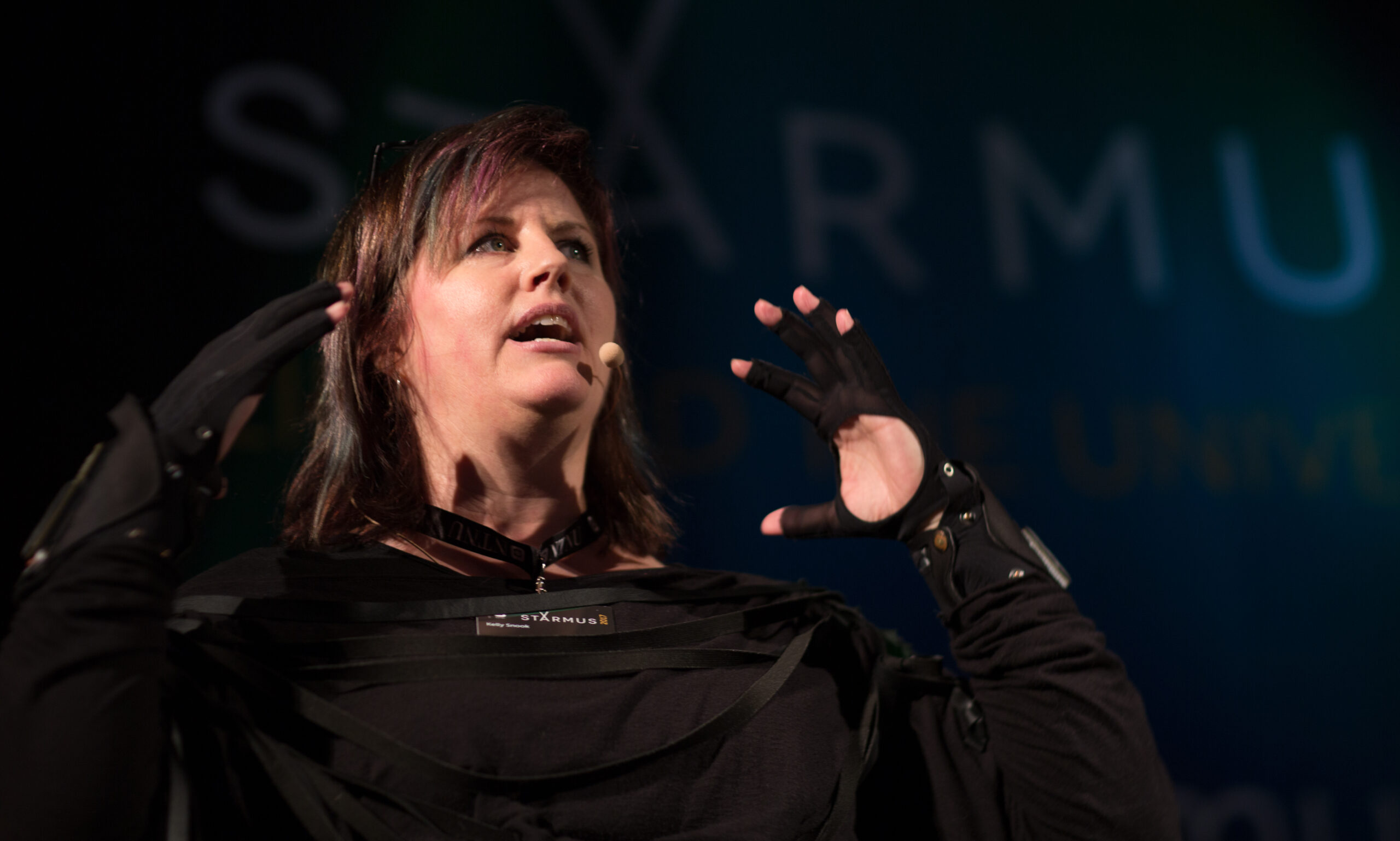 Trondheim 22.06.2017: The science festival Starmus IV at NTNU, Trondheim, Norway.
Interactive demo: THE GLOVES – Wearable tech for musicians. Presented by astrophysicist and music producer Kelly Snook
Photo: Kai T. Dragland / NTNU